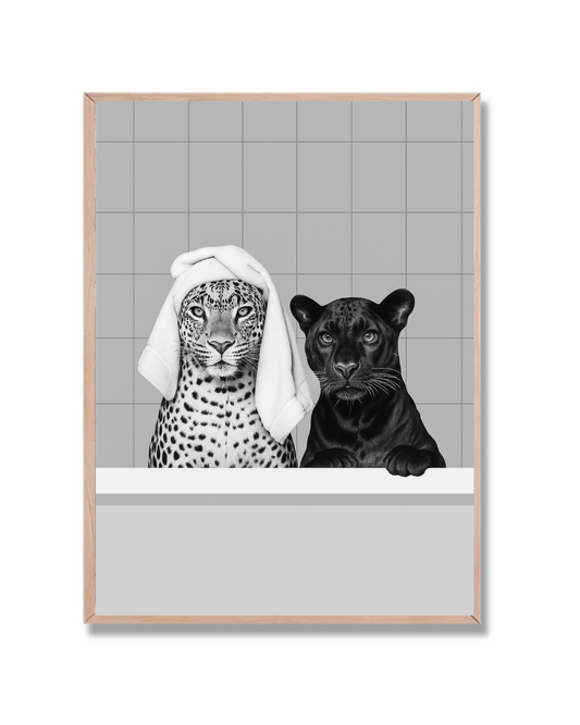 Leopardo y pantera en el baño