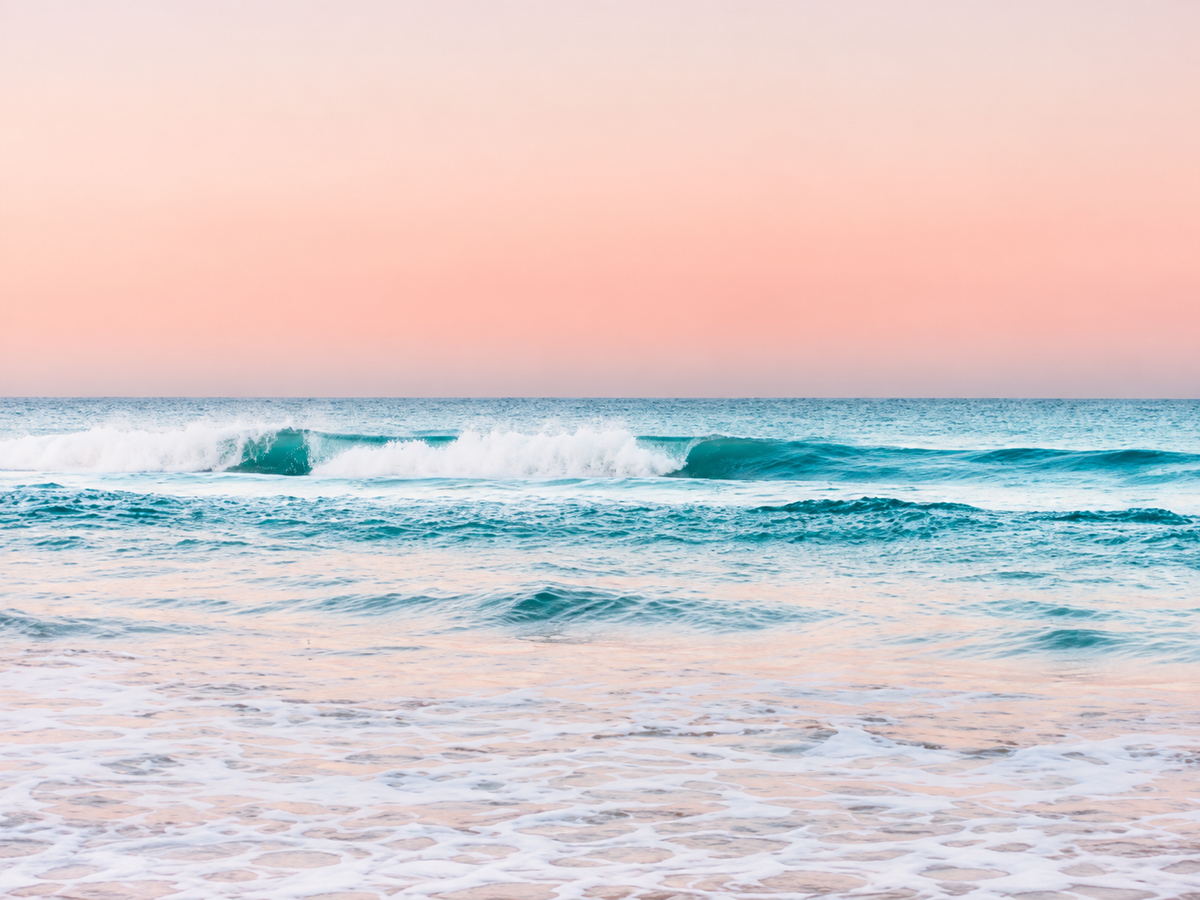 Mar Rosa al Amanecer