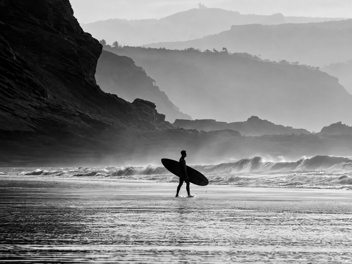 Surfista en Blanco y Negro