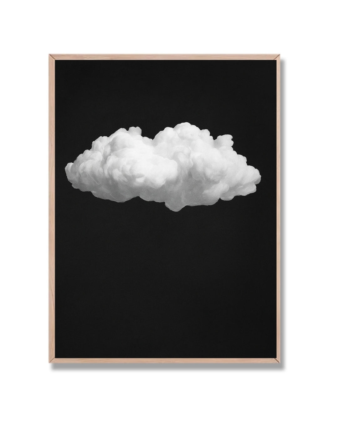 Nube solitaria en cielo negro